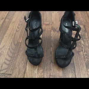 Black wedges